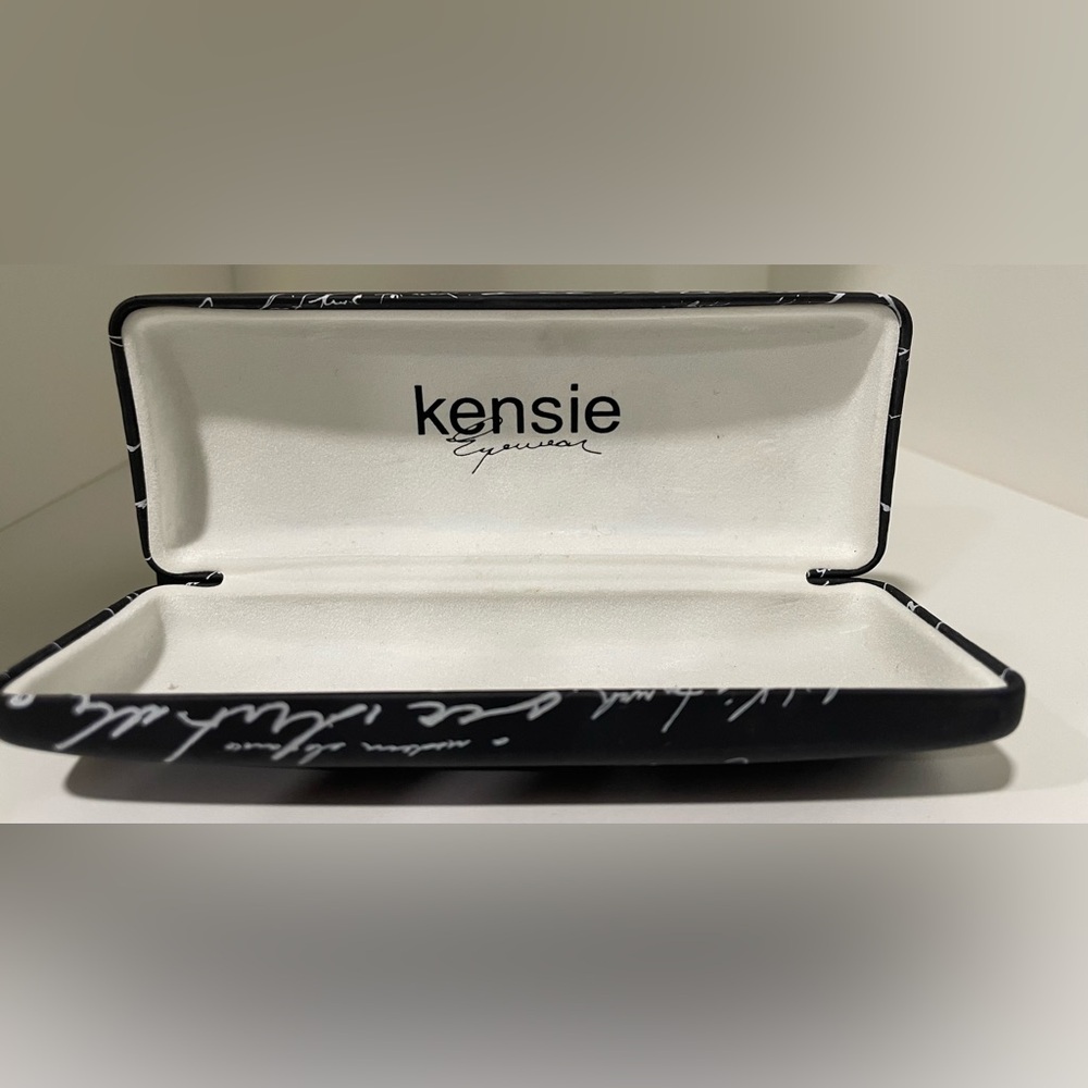 Kensie Hard Eyeglass Storage Sensual Letters Black & Grey (2)